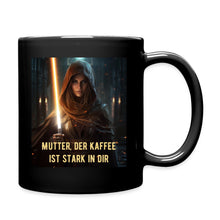 Lade das Bild in den Galerie-Viewer, Schwarze Tasse mit Kriegerin und Lichtschwert, Spruch Mutter der Kaffee ist stark in dir