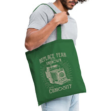 Lade das Bild in den Galerie-Viewer, Jutebeutel Vintage mit Kamera - Fichte