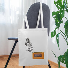 Lade das Bild in den Galerie-Viewer, Jutebeutel Vintage mit portablem Kassettenspieler - Weiß