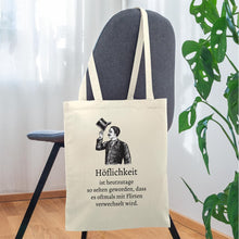 Lade das Bild in den Galerie-Viewer, Jutebeutel mit Spruch: Höflichkeit ist heutzutage so selten... - Natur