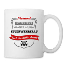 Lade das Bild in den Galerie-Viewer, Tasse - Niemand ist perfekt aber als Feuerwehrfrau bist du nahe dran - weiß