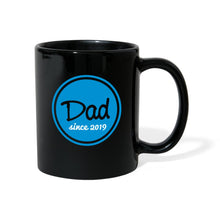 Lade das Bild in den Galerie-Viewer, Papa Tasse schwarz - Dad since 2019 - Schwarz