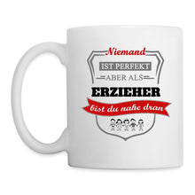Lade das Bild in den Galerie-Viewer, Tasse - Niemand ist perfekt aber als Erzieher bist du nahe dran - weiß