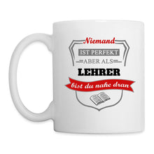 Lade das Bild in den Galerie-Viewer, Tasse - Niemand ist perfekt aber als Lehrer bist du nahe dran - weiß