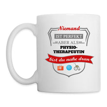 Lade das Bild in den Galerie-Viewer, Tasse - Niemand ist perfekt aber als Physiotherapeutin bist du nahe dran - weiß