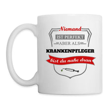 Lade das Bild in den Galerie-Viewer, Tasse - Niemand ist perfekt aber als Krankenpfleger bist du nahe dran - weiß