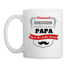 Lade das Bild in den Galerie-Viewer, Tasse - Niemand ist perfekt aber als Papa bist du nahe dran - weiß
