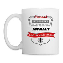 Lade das Bild in den Galerie-Viewer, Tasse - Niemand ist perfekt aber als Anwalt bist du nahe dran - weiß