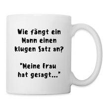 Lade das Bild in den Galerie-Viewer, Tasse - Wie fängt ein Mann einen klugen Satz an? - weiß