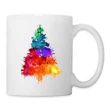 Lade das Bild in den Galerie-Viewer, Weihnachtstasse - bunter Tannenbaum - Weiß