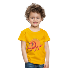 Lade das Bild in den Galerie-Viewer, Kinder Premium T-Shirt - Dino Triceratops - Sonnengelb
