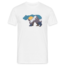Lade das Bild in den Galerie-Viewer, Männer T-Shirt mit Bär und Berg - Weiß
