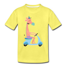Lade das Bild in den Galerie-Viewer, Kinder T-Shirt - Giraffe auf dem Roller - Gelb
