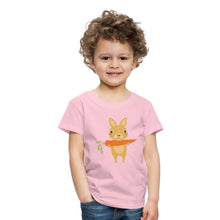Lade das Bild in den Galerie-Viewer, Kinder T-Shirt - Hase mit Möhre - Hellrosa
