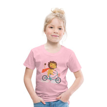 Lade das Bild in den Galerie-Viewer, Kinder T-Shirt - Löwe auf dem Fahrrad - Hellrosa

